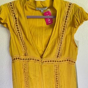 Mustard top/Cover up